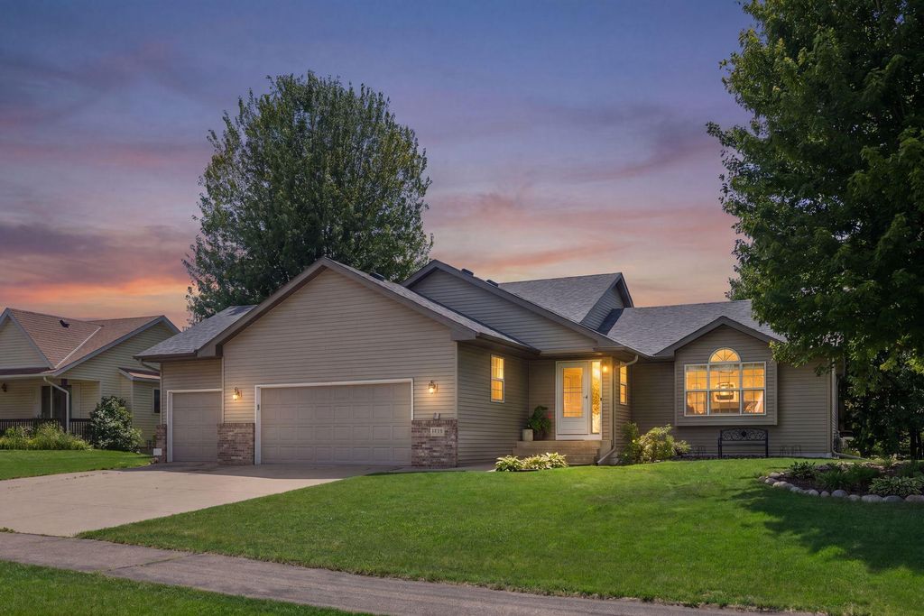 1174 Hidden Creek Boulevard, Mayer, MN 55360