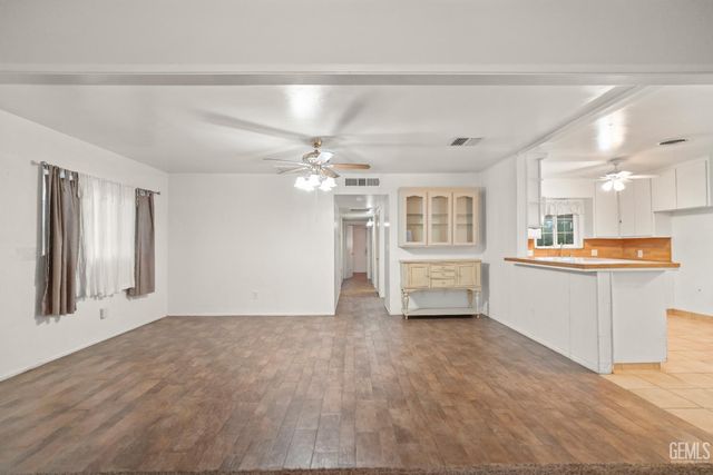 450 Atlantic Avenue, Shafter, CA 93263