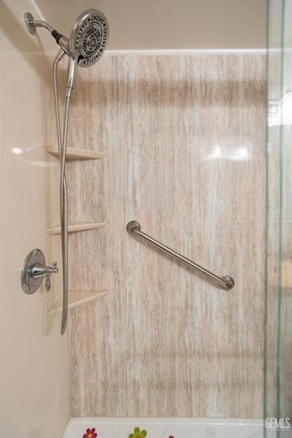 450 Atlantic Avenue, Shafter, CA 93263