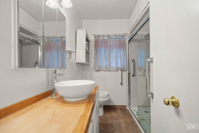 450 Atlantic Avenue, Shafter, CA 93263