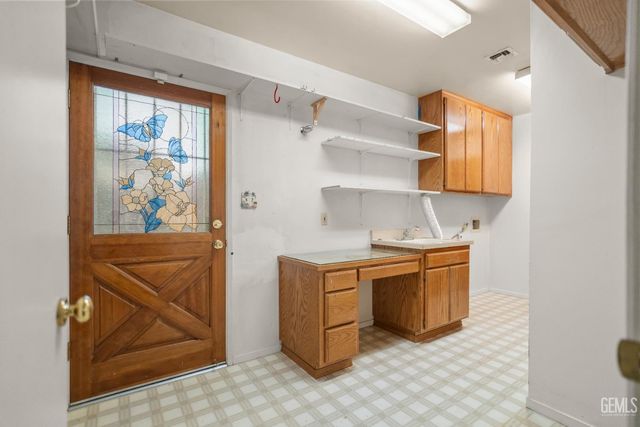 450 Atlantic Avenue, Shafter, CA 93263