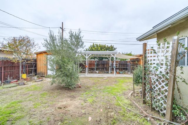 450 Atlantic Avenue, Shafter, CA 93263