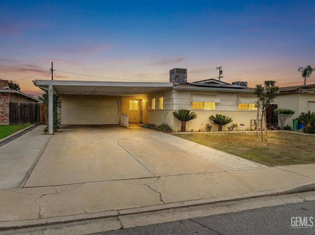 450 Atlantic Avenue, Shafter, CA 93263