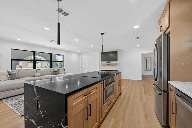 6196 44TH AVENUE N, St Petersburg, FL 33709
