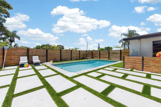 6196 44TH AVENUE N, St Petersburg, FL 33709