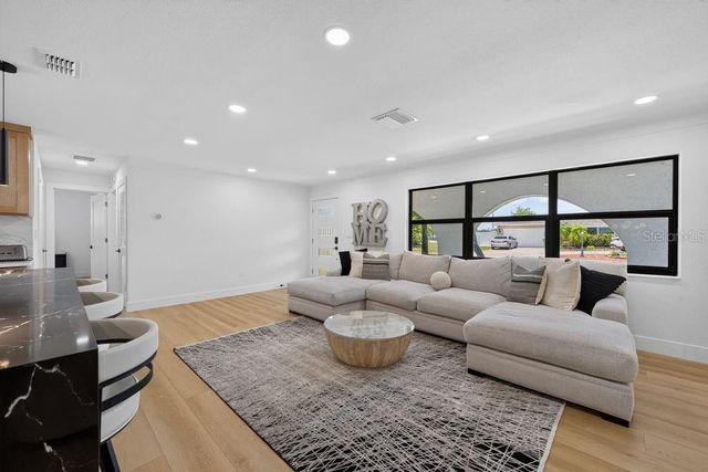 6196 44TH AVENUE N, St Petersburg, FL 33709