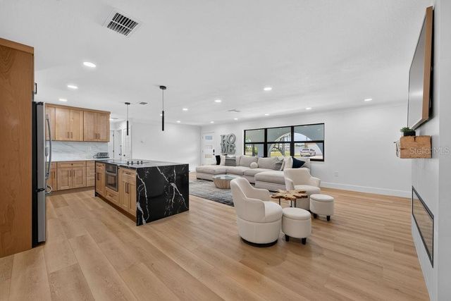 6196 44TH AVENUE N, St Petersburg, FL 33709