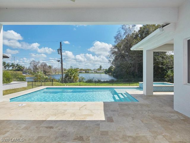 1448 10th ST N, Naples, FL 34102