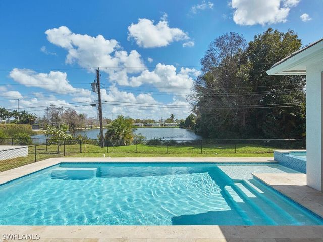 1448 10th ST N, Naples, FL 34102