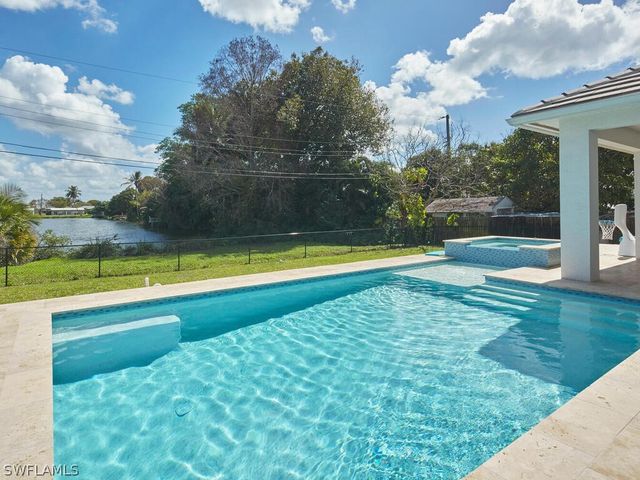 1448 10th ST N, Naples, FL 34102