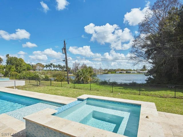 1448 10th ST N, Naples, FL 34102