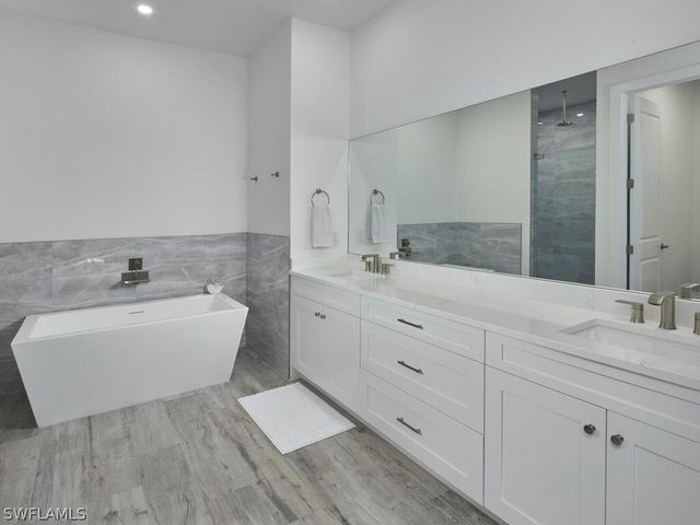 1448 10th ST N, Naples, FL 34102