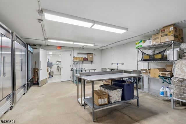 639 S Broad St, Elizabeth City, NJ 07202