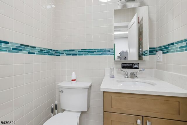 639 S Broad St, Elizabeth City, NJ 07202