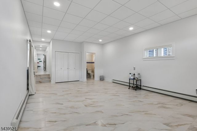 639 S Broad St, Elizabeth City, NJ 07202