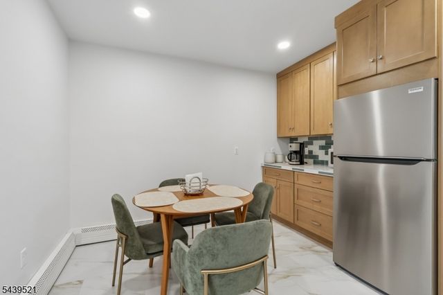 639 S Broad St, Elizabeth City, NJ 07202