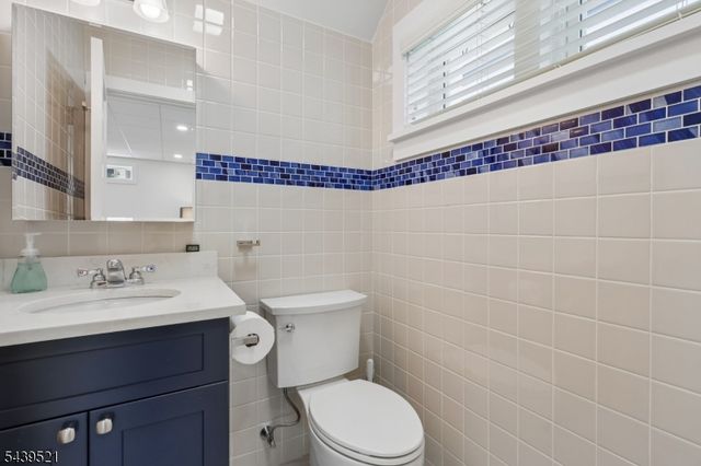 639 S Broad St, Elizabeth City, NJ 07202