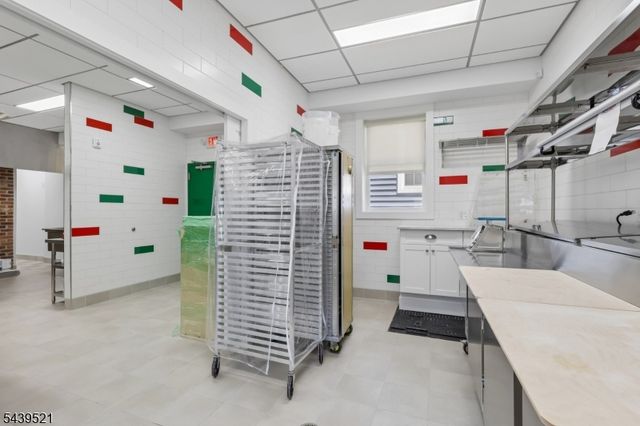 639 S Broad St, Elizabeth City, NJ 07202