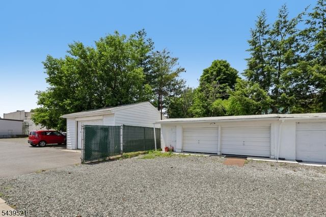 639 S Broad St, Elizabeth City, NJ 07202