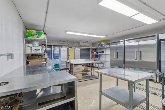 639 S Broad St, Elizabeth City, NJ 07202