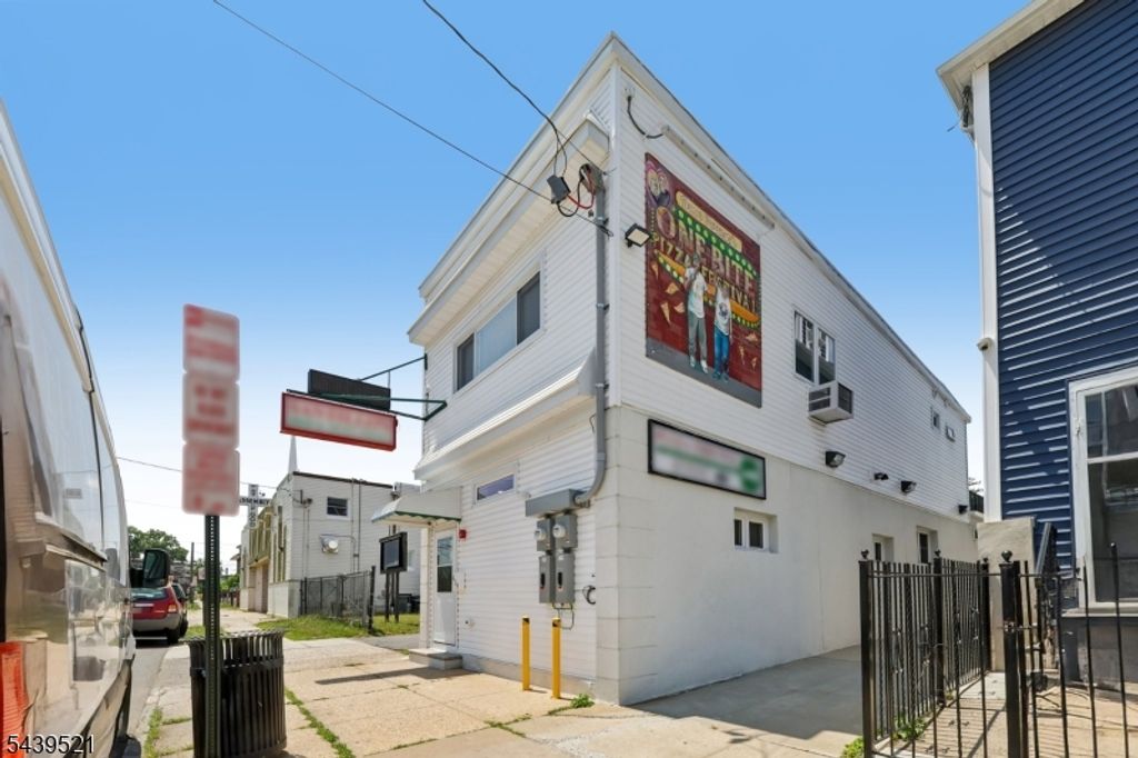 639 S Broad St, Elizabeth City, NJ 07202