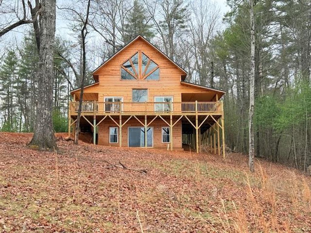 560 Carolina Fox Circle, Murphy, NC 28906
