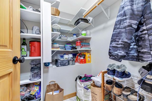 1495 SNOWSHOE TRAIL, Suamico, WI 54173