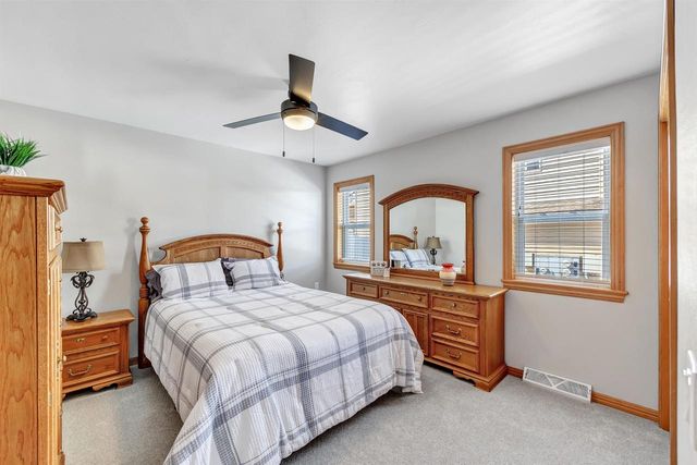 1495 SNOWSHOE TRAIL, Suamico, WI 54173