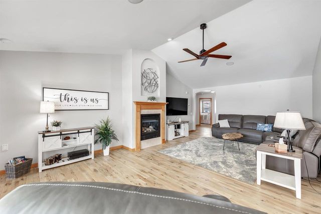 1495 SNOWSHOE TRAIL, Suamico, WI 54173