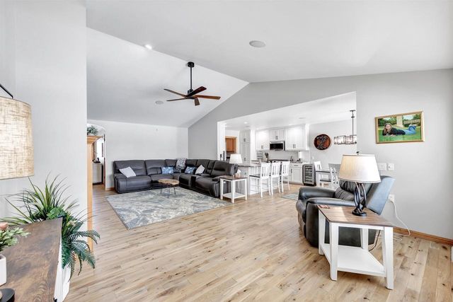 1495 SNOWSHOE TRAIL, Suamico, WI 54173