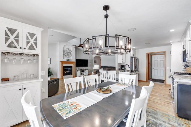 1495 SNOWSHOE TRAIL, Suamico, WI 54173