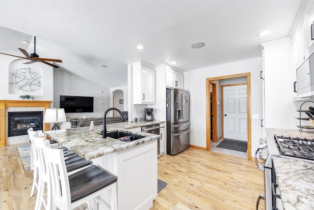 1495 SNOWSHOE TRAIL, Suamico, WI 54173