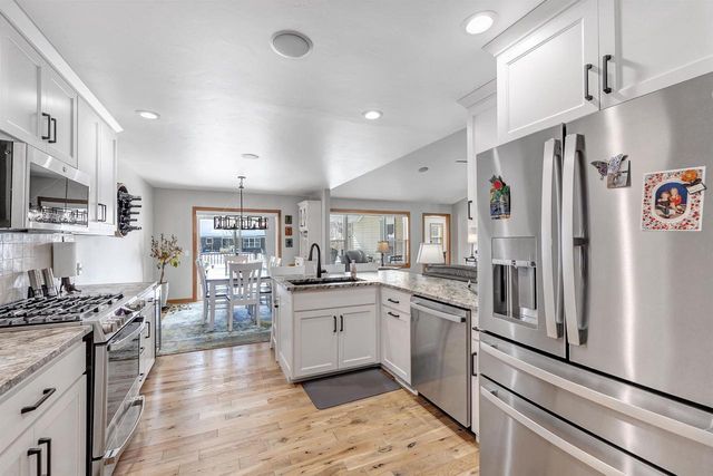 1495 SNOWSHOE TRAIL, Suamico, WI 54173