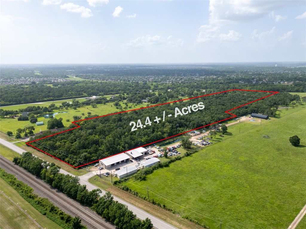 Image 1 of property listing at 8915 Fm 2759 Road, Richmond, TX 77469