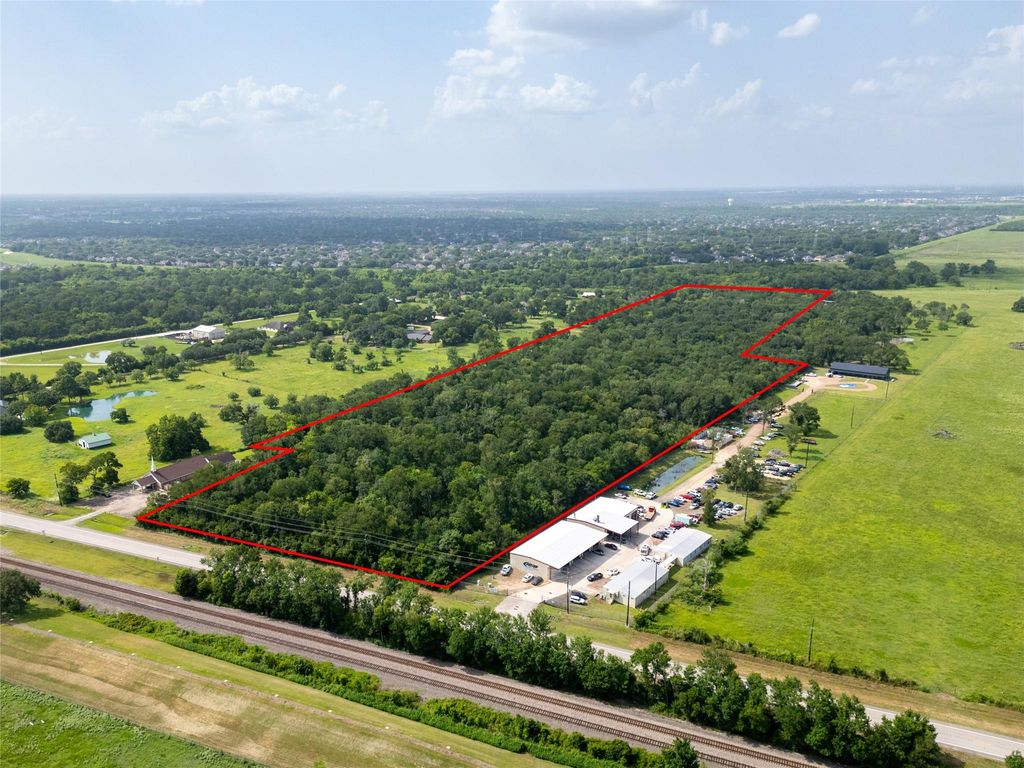 Image 2 of property listing at 8915 Fm 2759 Road, Richmond, TX 77469