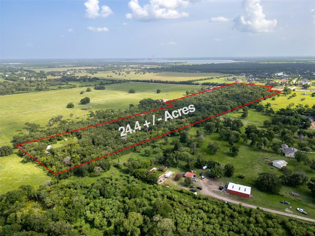 Image 6 of property listing at 8915 Fm 2759 Road, Richmond, TX 77469