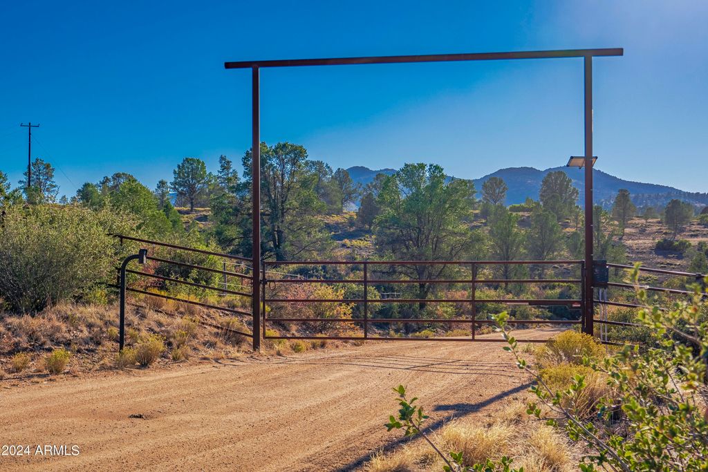 02 Blue Sky Drive -- B, Peeples Valley, AZ 86332 — exterior