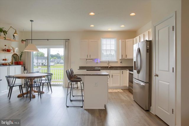 2632 BROWNSTONE DR, Dover, PA 17315