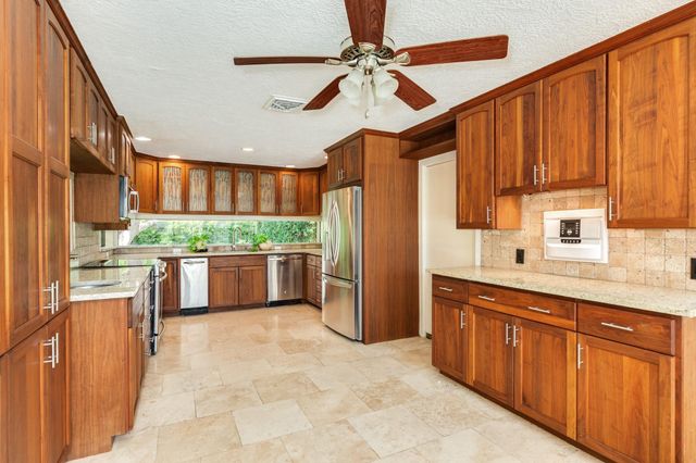 47 Colony Park Circle, Galveston, TX 77551