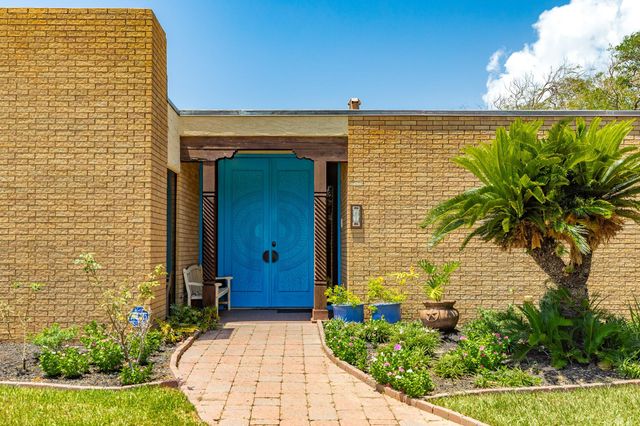 47 Colony Park Circle, Galveston, TX 77551