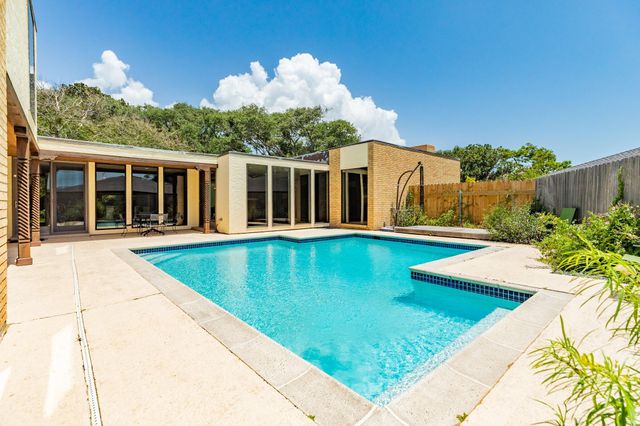 47 Colony Park Circle, Galveston, TX 77551