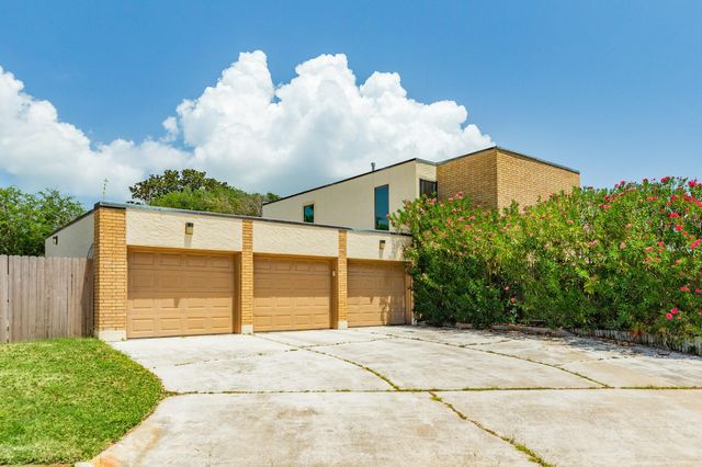 47 Colony Park Circle, Galveston, TX 77551