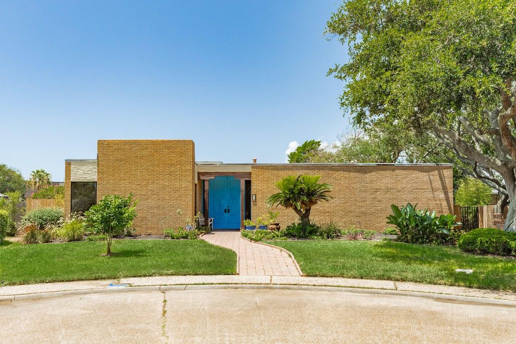 47 Colony Park Circle, Galveston, TX 77551