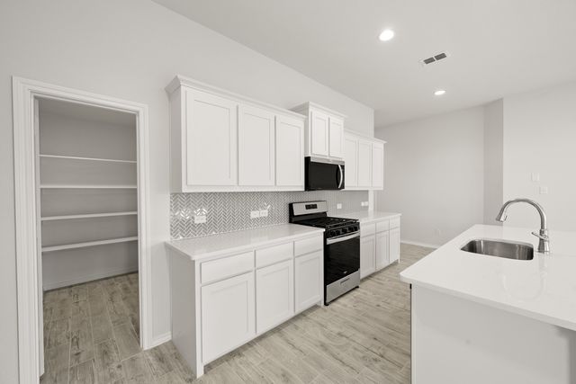 301 Comanche Drive, Cleburne, TX 76033