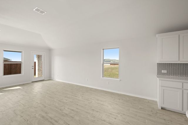 301 Comanche Drive, Cleburne, TX 76033