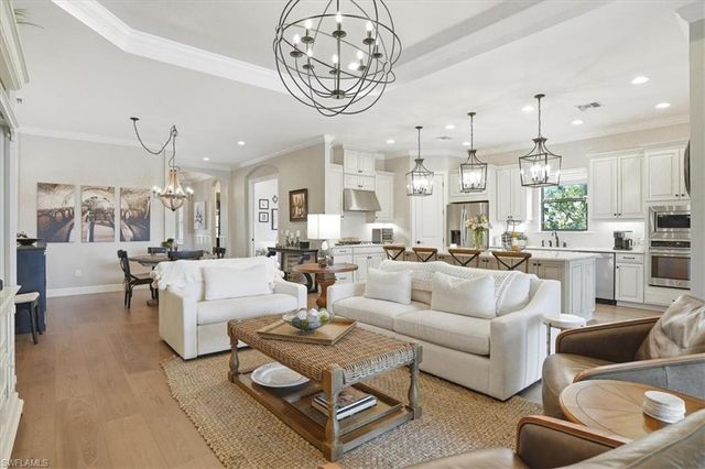 9523 Campanile CIR, Naples, FL 34114