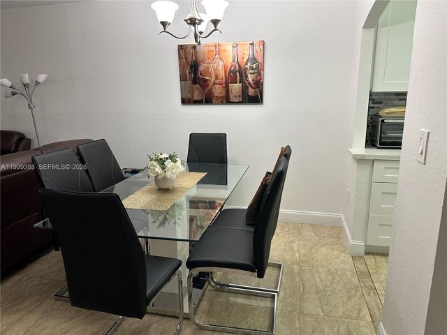 8021 N Sunrise Lakes Dr 101, Sunrise, FL 33322