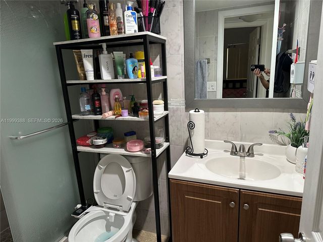 8021 N Sunrise Lakes Dr 101, Sunrise, FL 33322