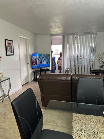 8021 N Sunrise Lakes Dr 101, Sunrise, FL 33322