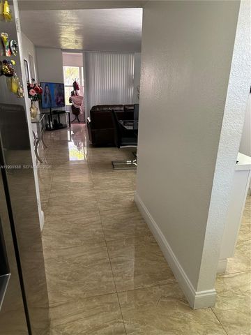 8021 N Sunrise Lakes Dr 101, Sunrise, FL 33322